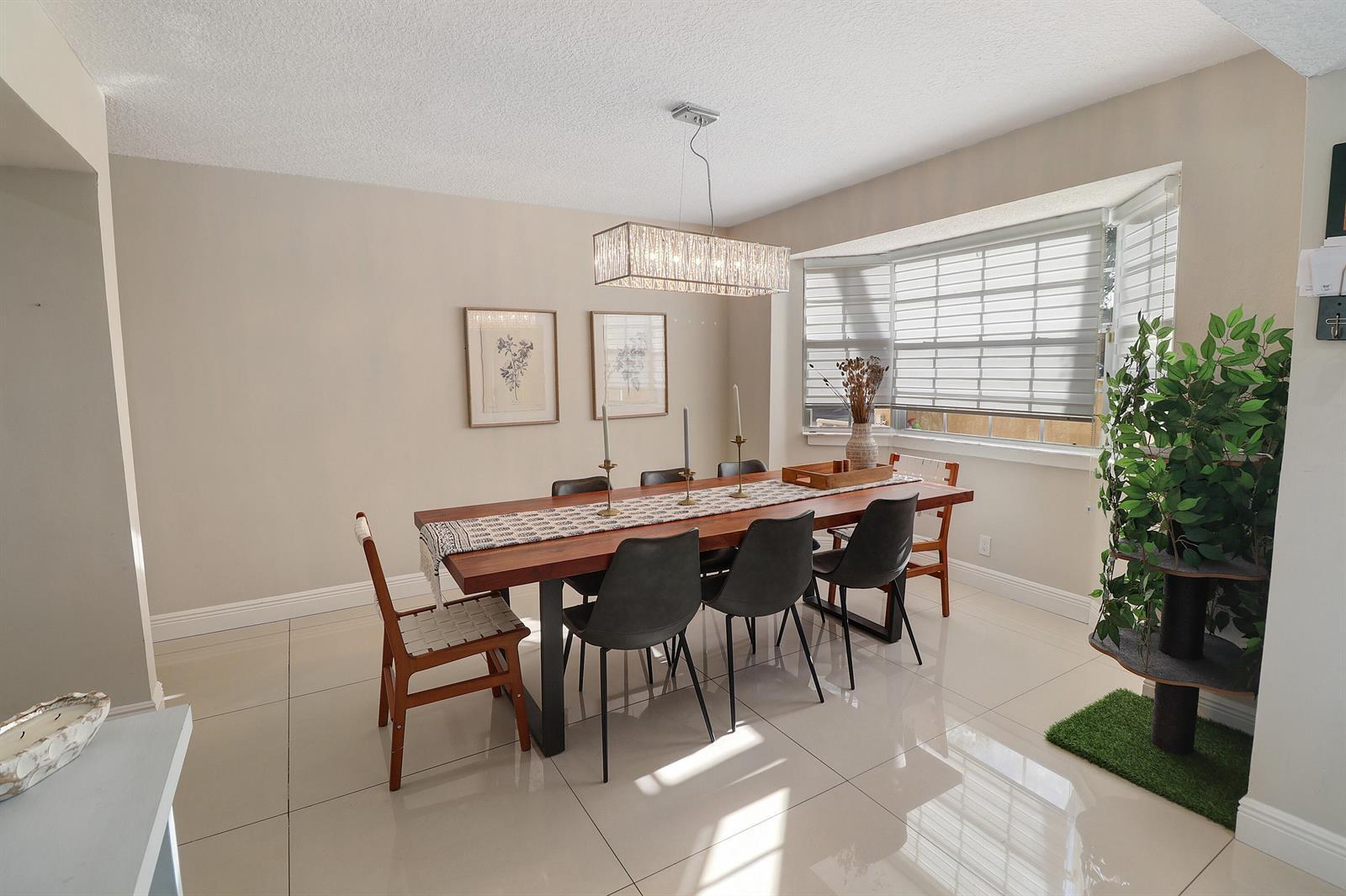 Listing photo 7 for 11303 LAKEVIEW Drive Unit#8-M, Coral Springs, FL, 33071