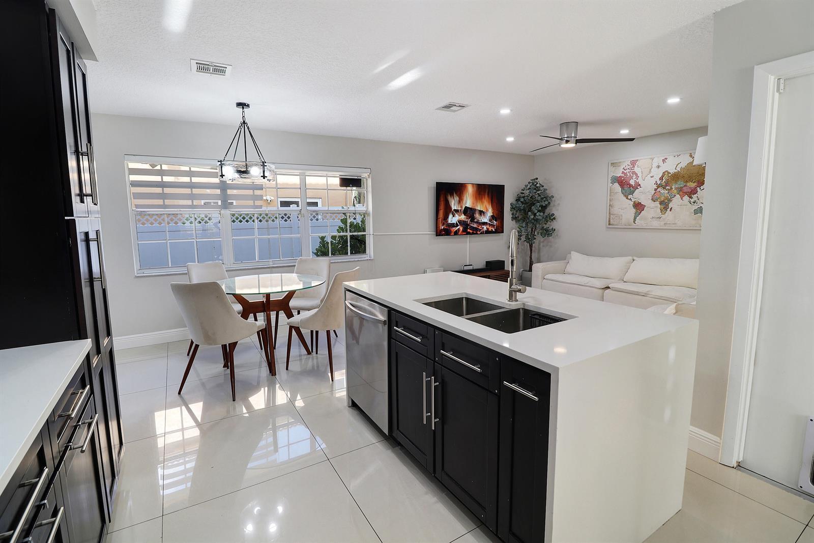 Listing photo 10 for 11303 LAKEVIEW Drive Unit#8-M, Coral Springs, FL, 33071