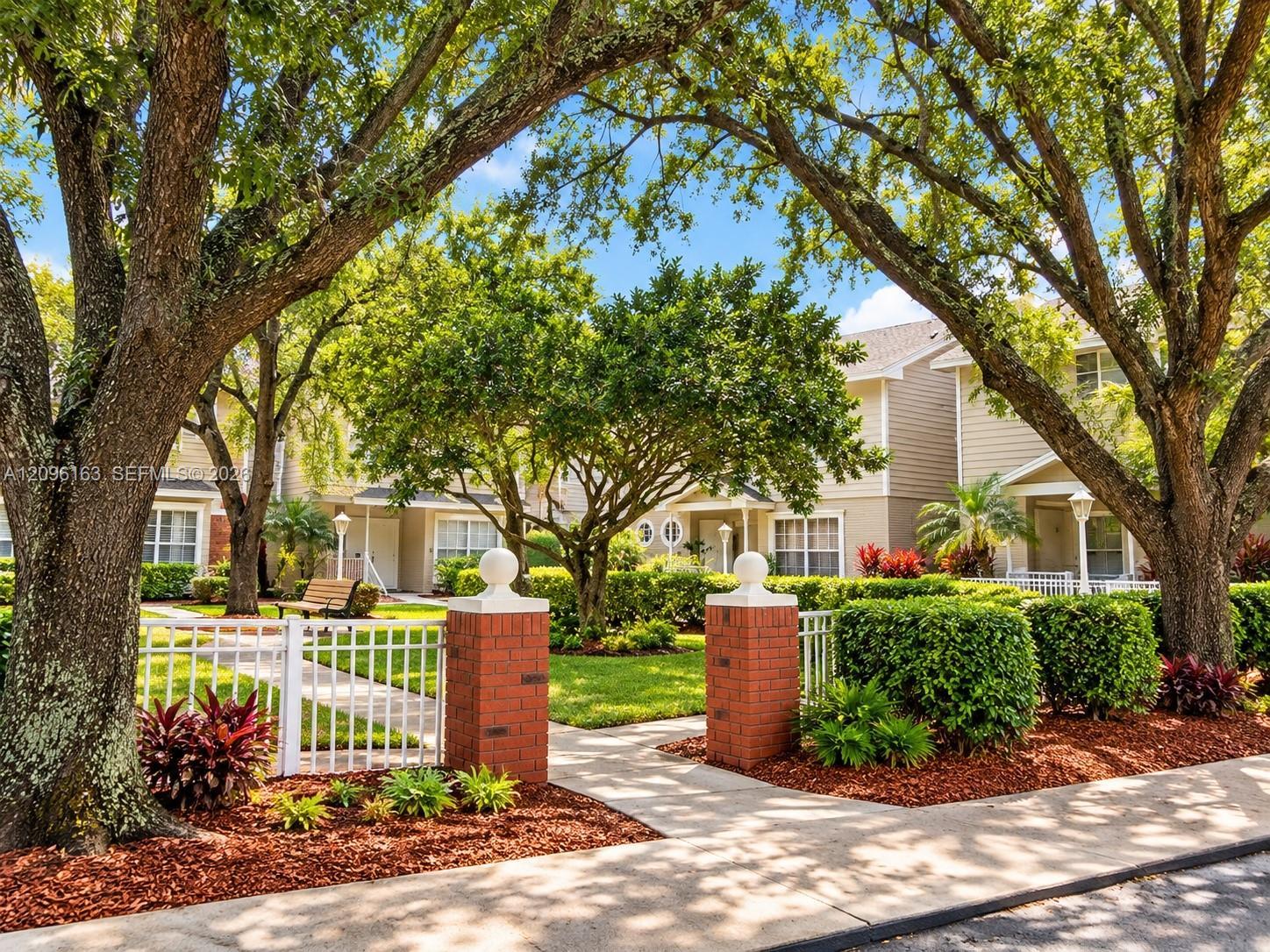 Listing photo 1 for 12123 NW 36th Pl Unit#2-U, Sunrise, FL, 33323