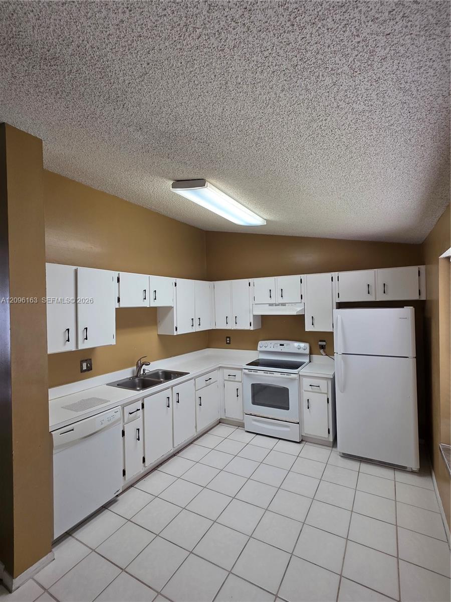 Listing photo 13 for 12123 NW 36th Pl Unit#2-U, Sunrise, FL, 33323